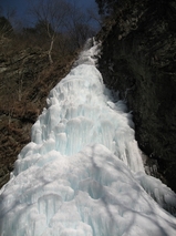 中止の滝凍結1月29日.jpg